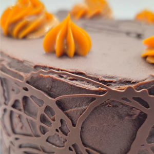 TORTA DE CHOCOLATE CON CREMA DE NARANJA